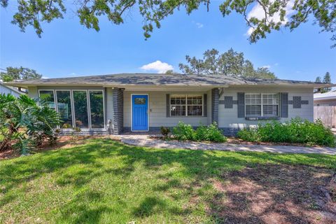 Photo of 4619 W Bay Villa Avenue, Tampa, FL 33611 (MLS # TB8393928)
