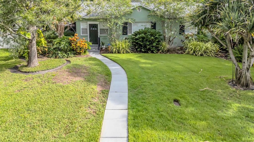 Photo of 533 36th Avenue NE, St Petersburg, FL 33704 (MLS # TB8393612)