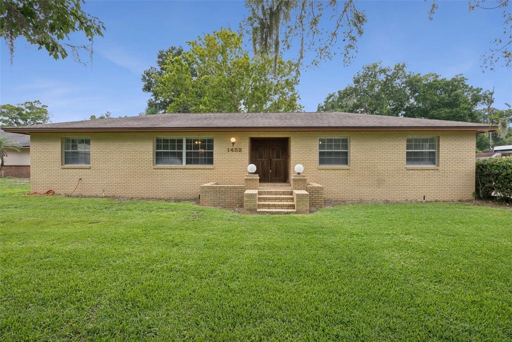 Photo of 1452 Dingens Avenue, Windermere, FL 34786 (MLS # G5115391)