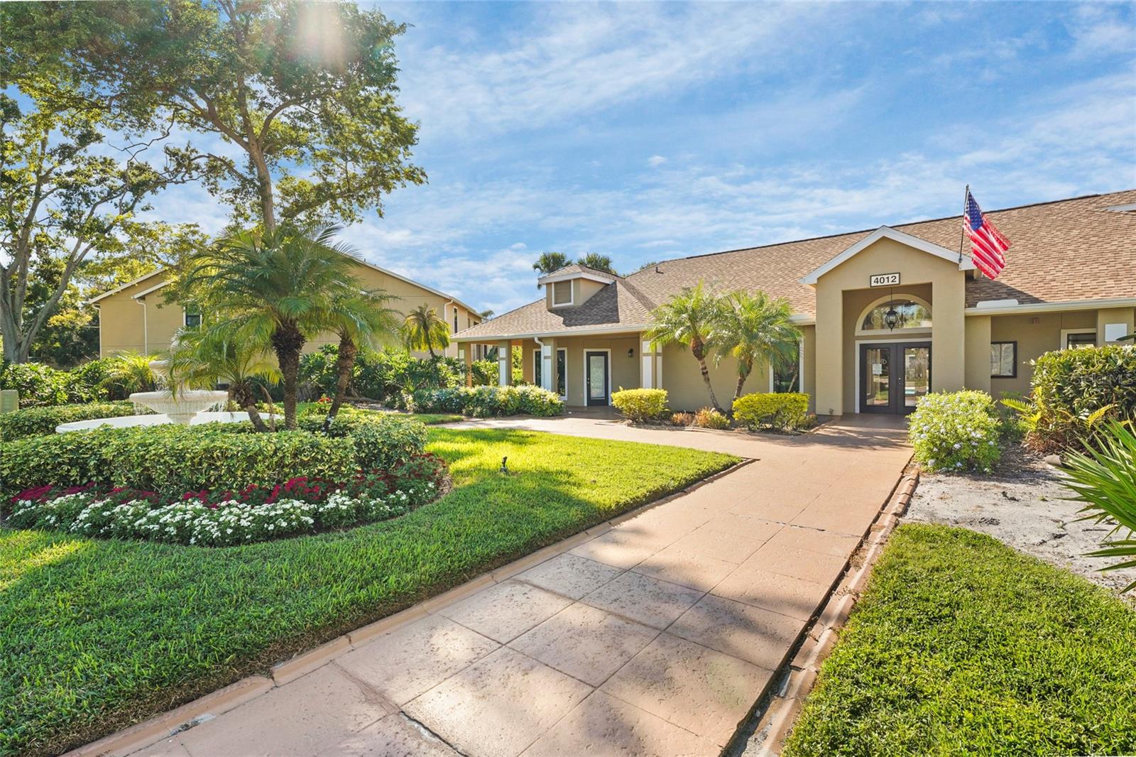 VINTAGE GRAND - Residential