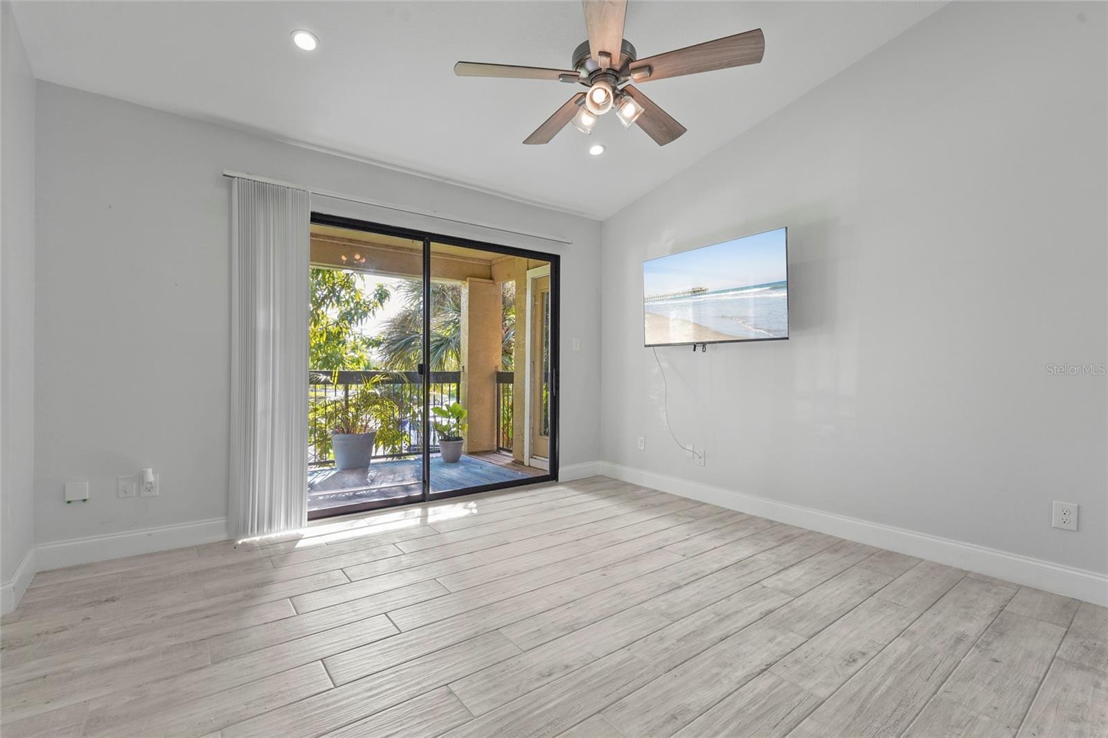 VINTAGE GRAND - Residential