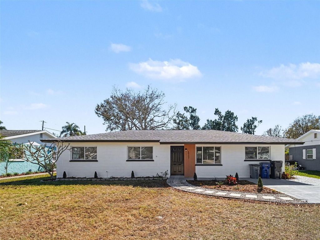 Photo of 6907 11th Avenue NW, Bradenton, FL 34209 (MLS # A4682995)