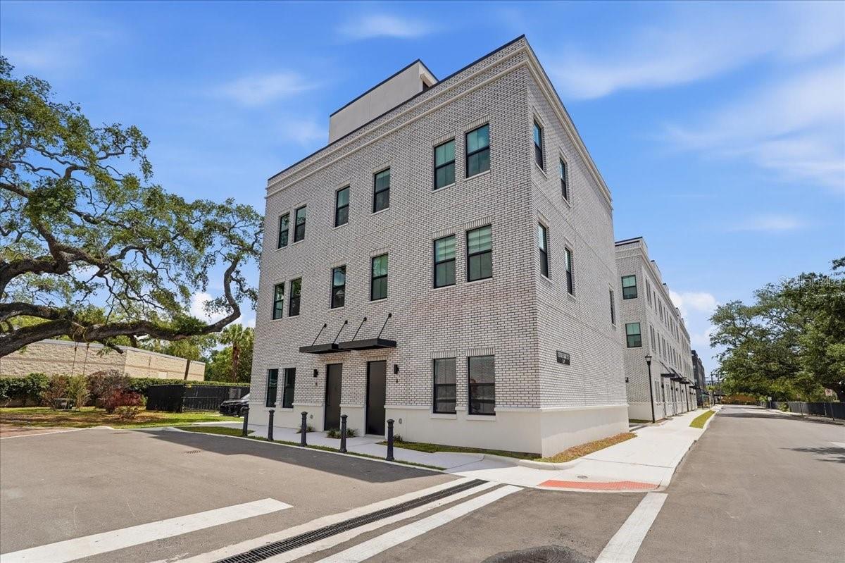 CANVAS TPA TOWNHOMES PHASE 1 - Residential Lease
