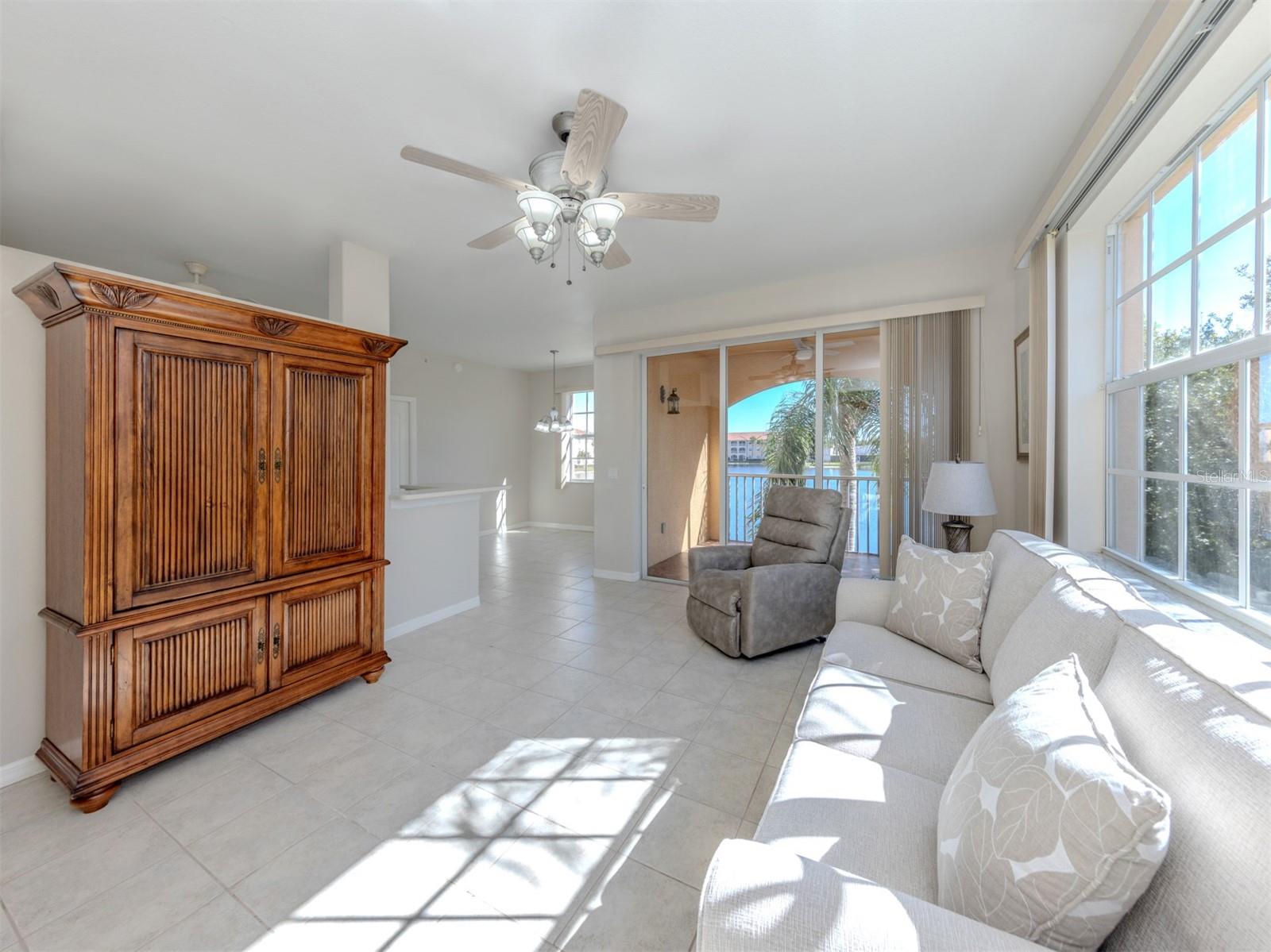 TUSCANY LAKE - Residential