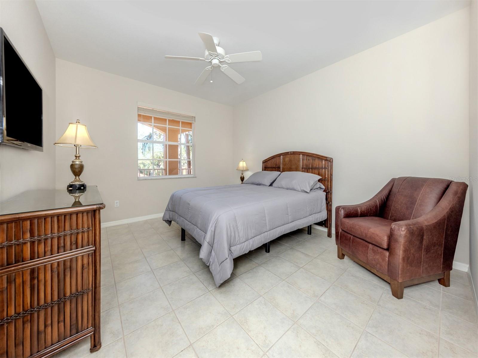 TUSCANY LAKE - Residential