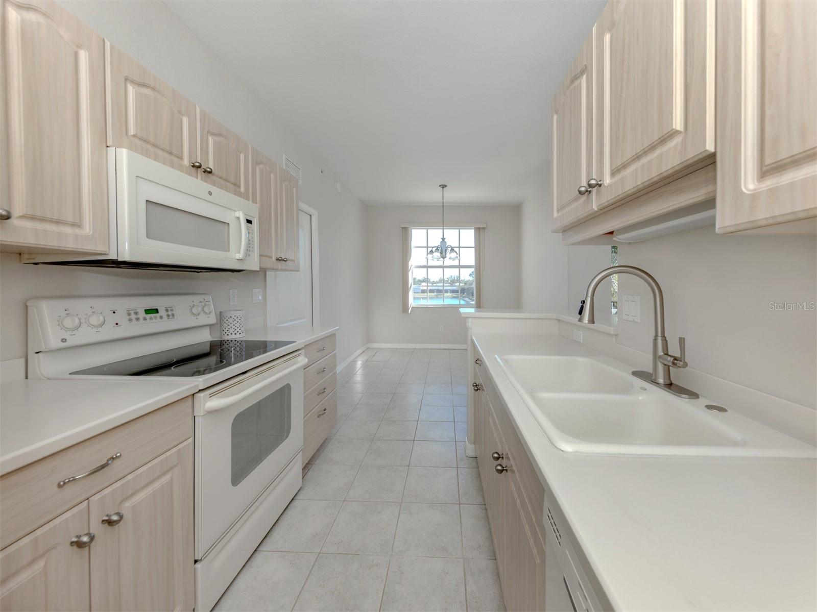 TUSCANY LAKE - Residential