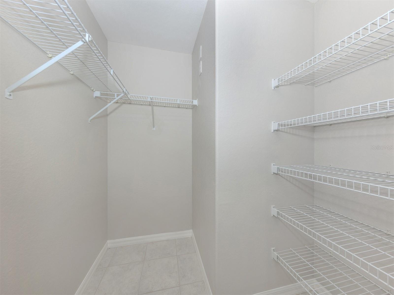 TUSCANY LAKE - Residential