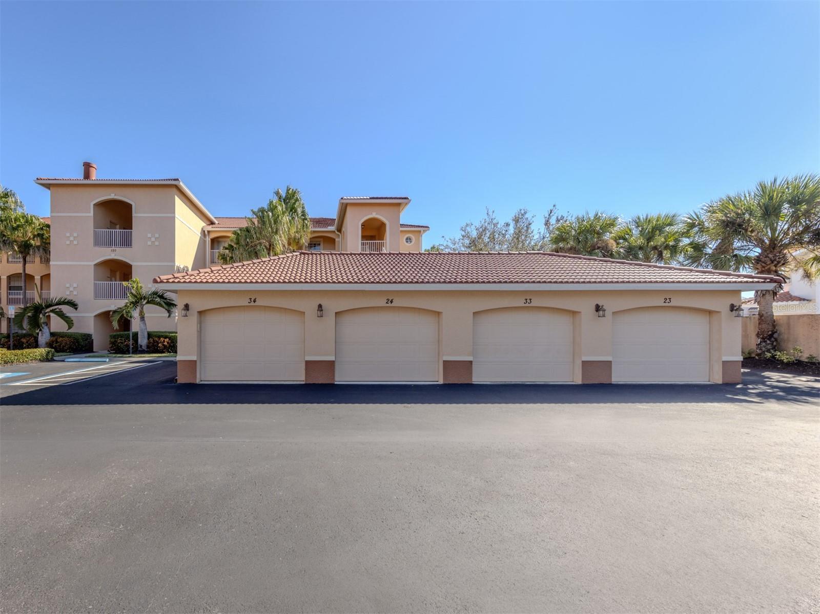 120 L PAVIA BOULEVARD 24