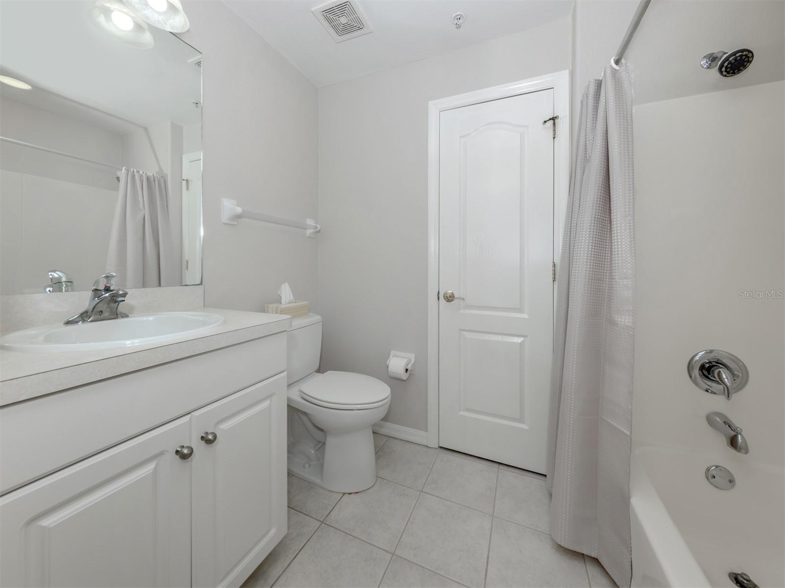 TUSCANY LAKE - Residential