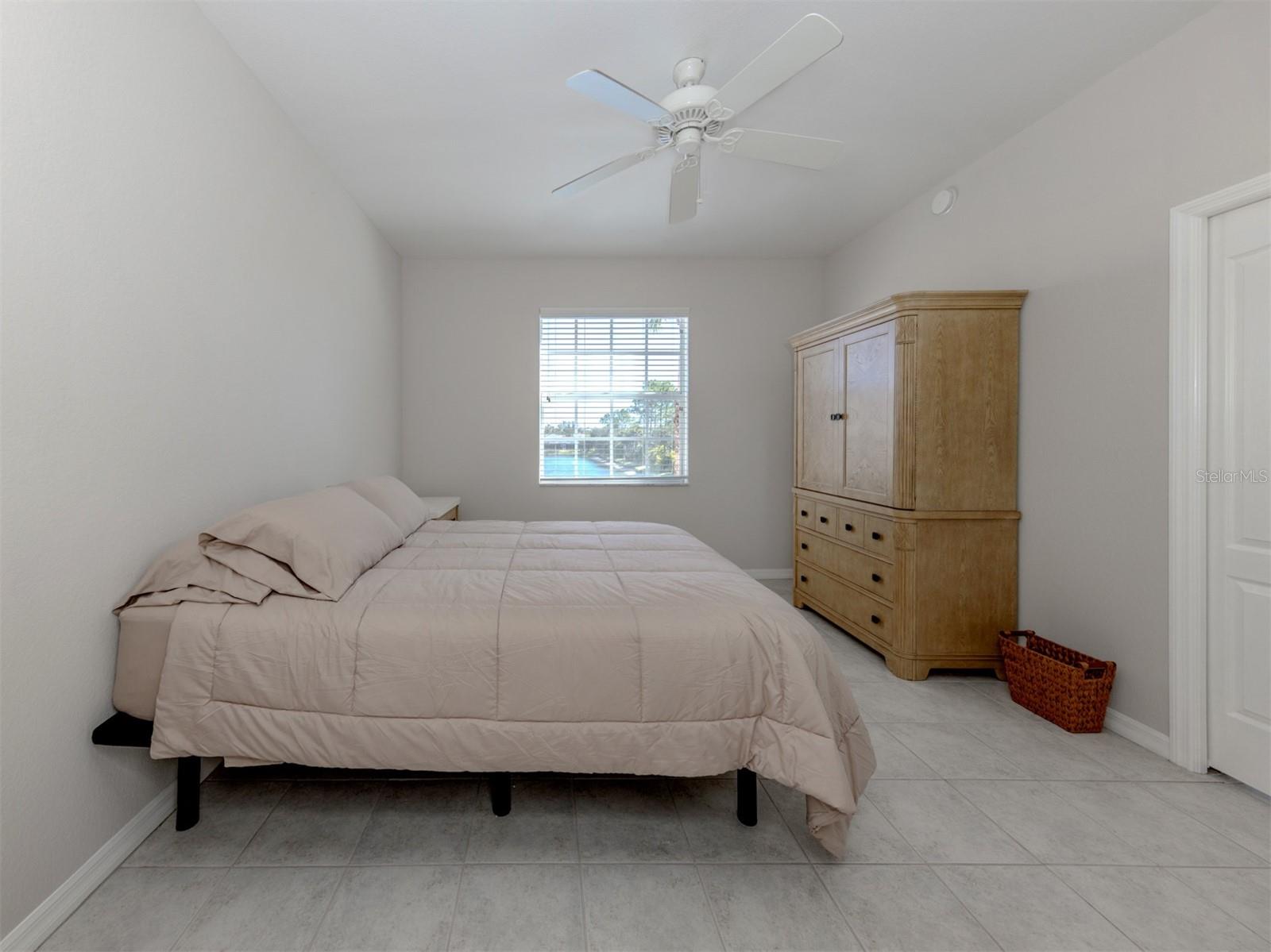 TUSCANY LAKE - Residential