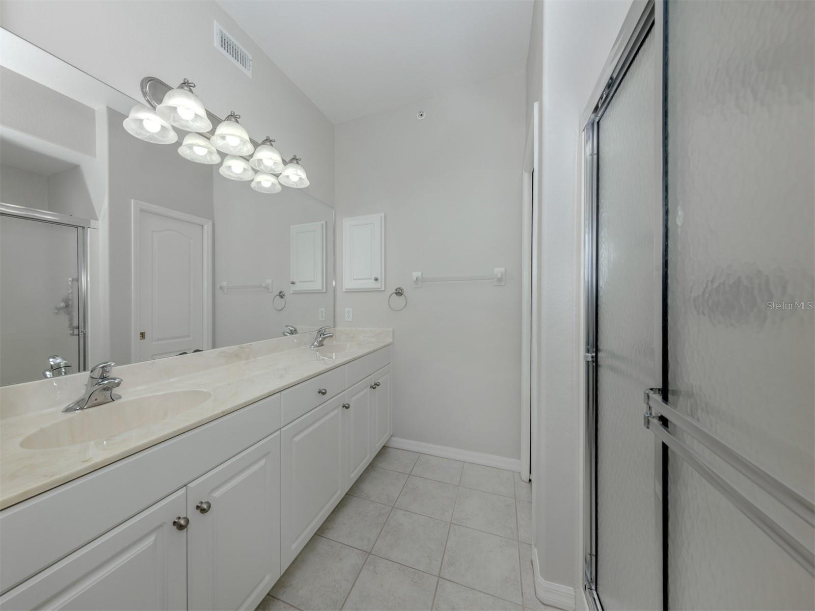 TUSCANY LAKE - Residential