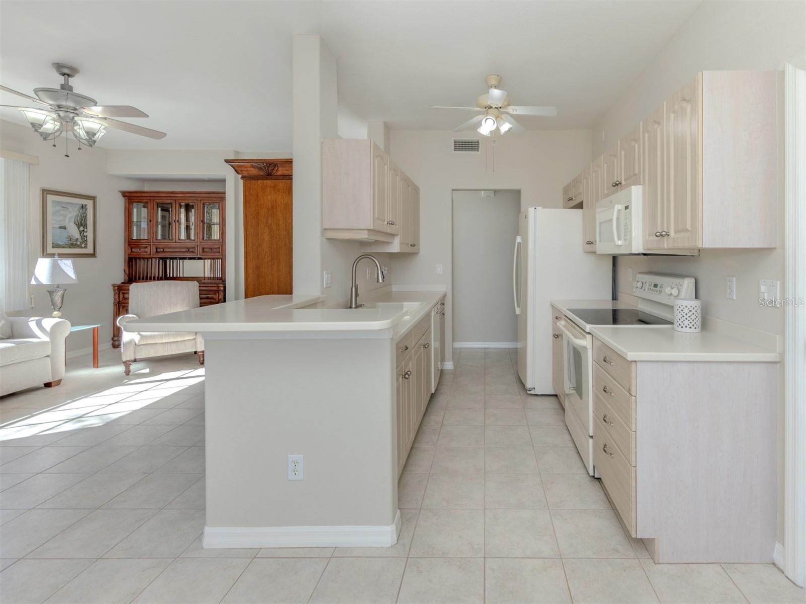 TUSCANY LAKE - Residential