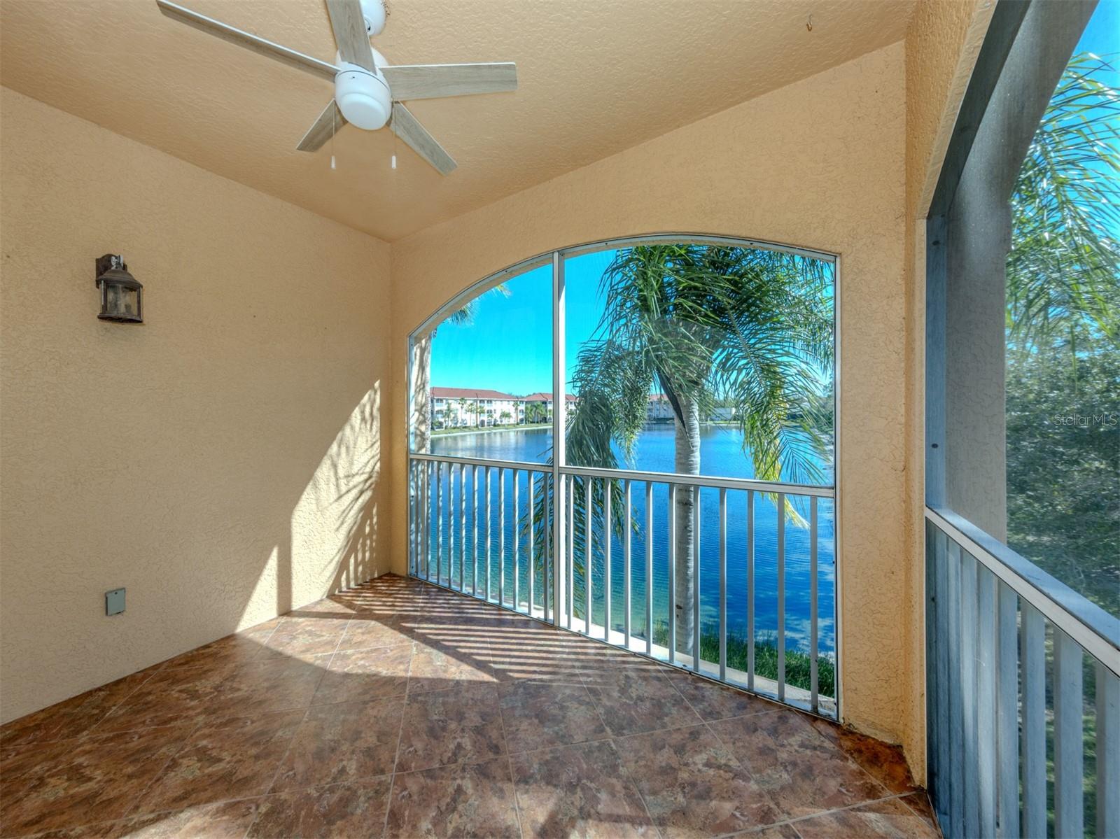 120 L PAVIA BOULEVARD 24