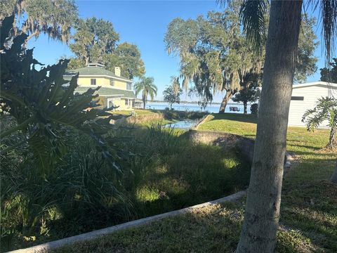 Photo of 903 N Harbor Terrace Rd, Tavares, FL 32778 (MLS # O6360677)