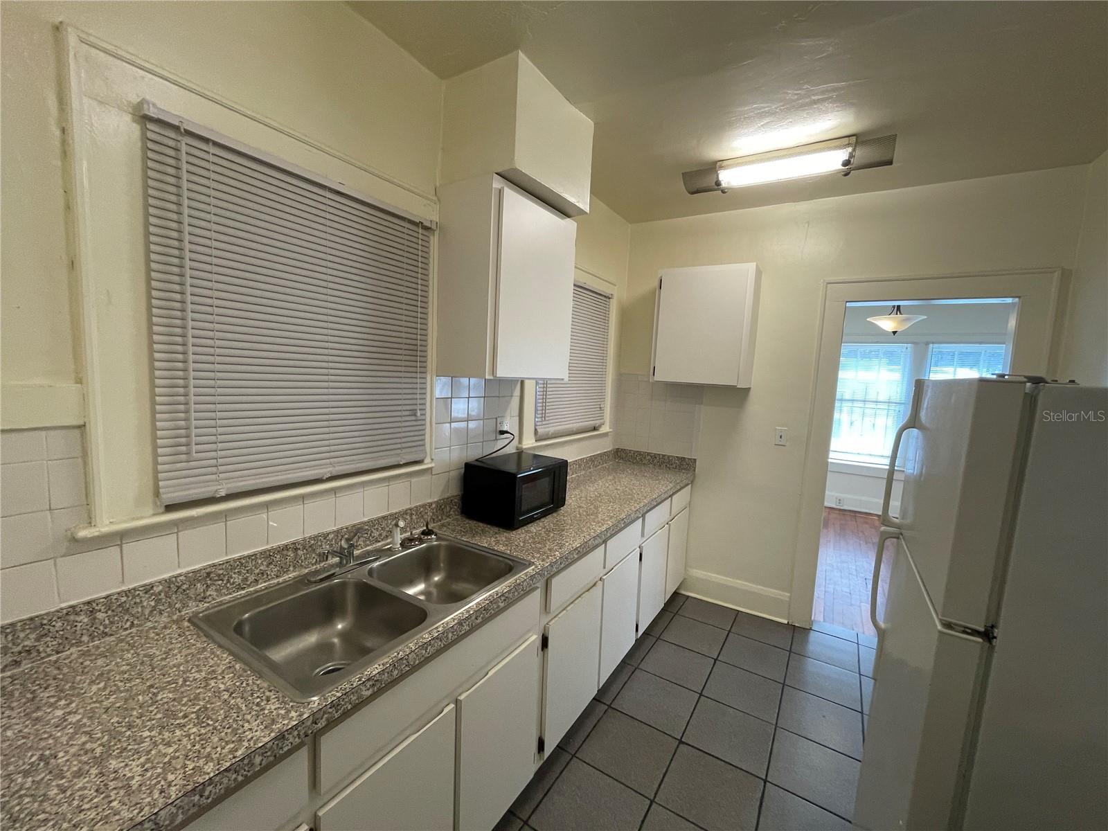 DE LEON PARK - Residential Lease