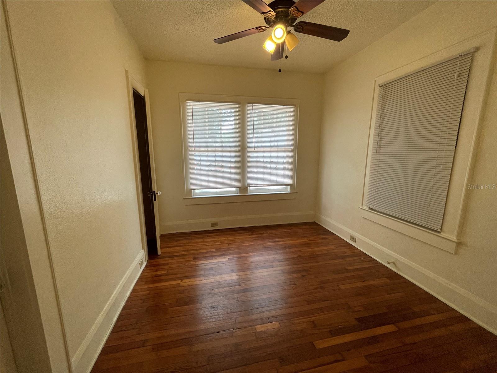 DE LEON PARK - Residential Lease