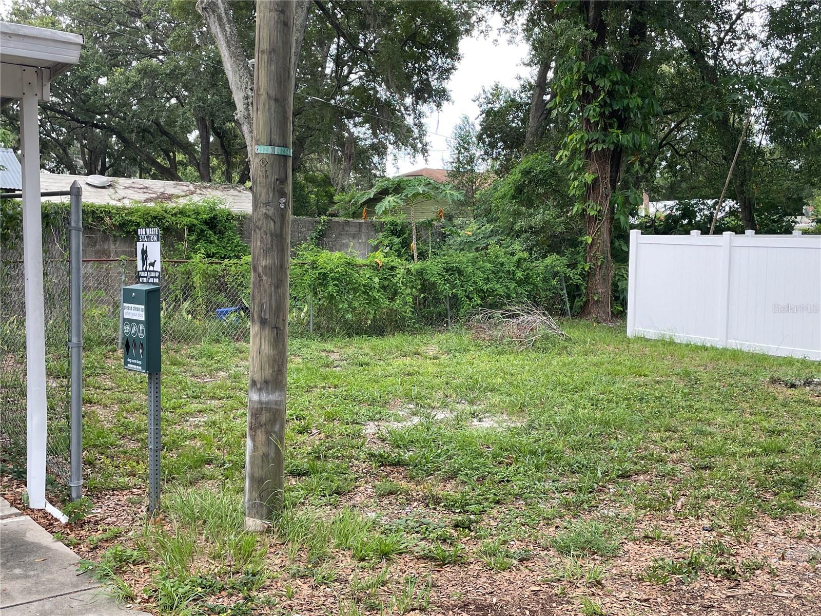 DE LEON PARK - Residential Lease