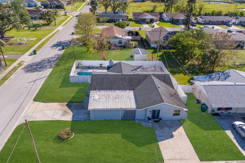 A home in PALMETTO