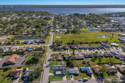 A home in PALMETTO