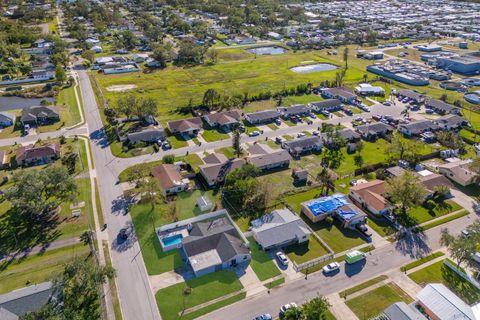 A home in PALMETTO