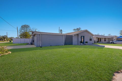 A home in PALMETTO