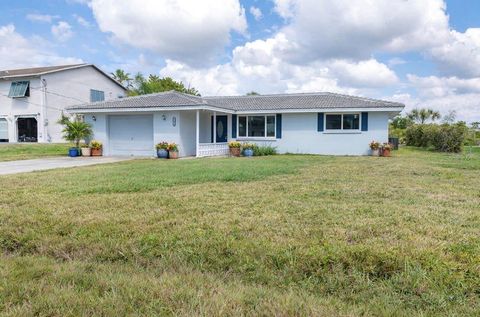 Photo of 130 Crestview Drive, Englewood, FL 34223 (MLS # D6146593)