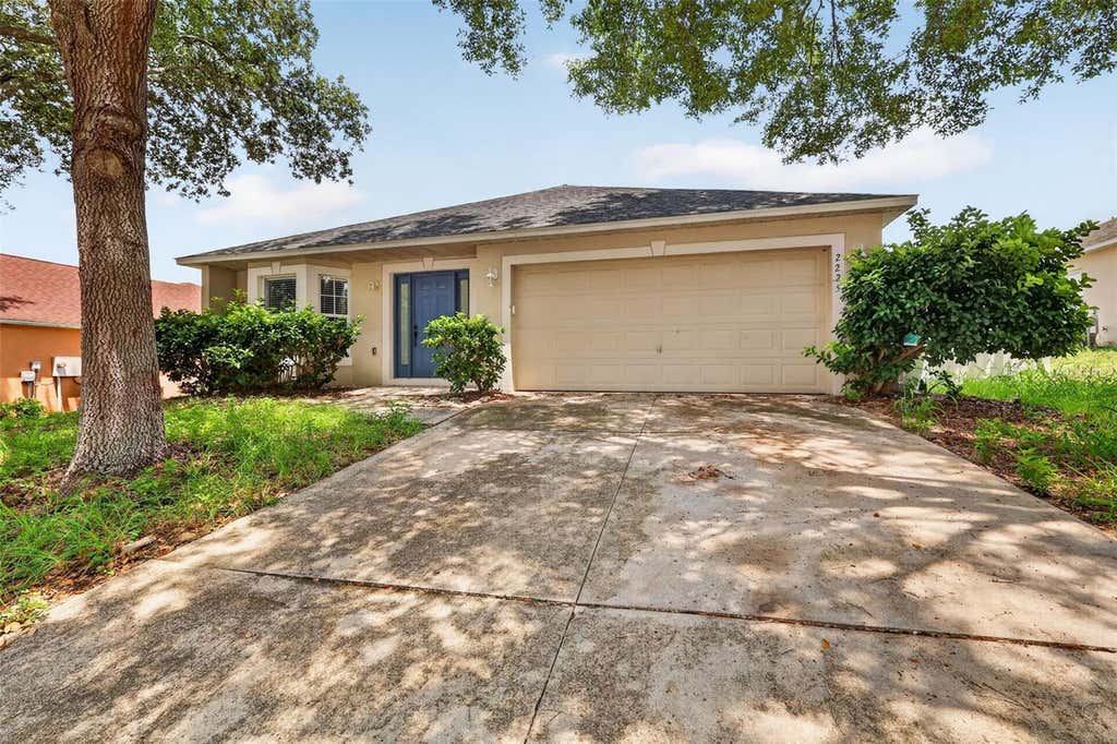 Photo of 2225 Sandridge Circle, Eustis, FL 32726 (MLS # G5115568)