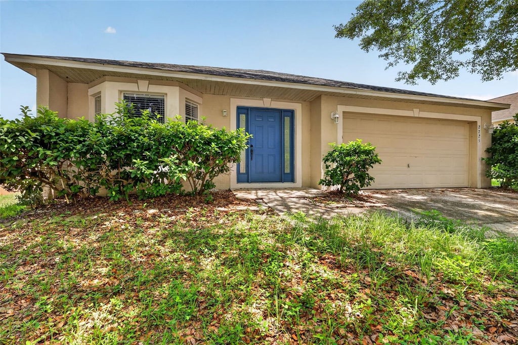 Photo of 2225 Sandridge Circle, Eustis, FL 32726 (MLS # G5115568)