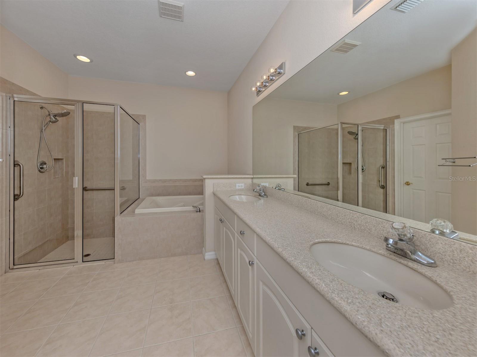 VENETIAN GOLF AND RIVER CLUB PH 3G - Residential