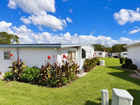 Tiny photo for 101 Mandarin Cove, Leesburg, FL 34748 (MLS # G5119346)