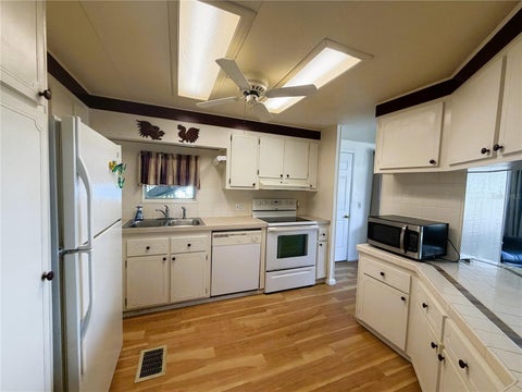 Tiny photo for 101 Mandarin Cove, Leesburg, FL 34748 (MLS # G5119346)