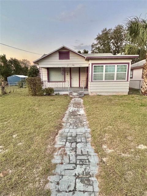 A home in LAKE WALES