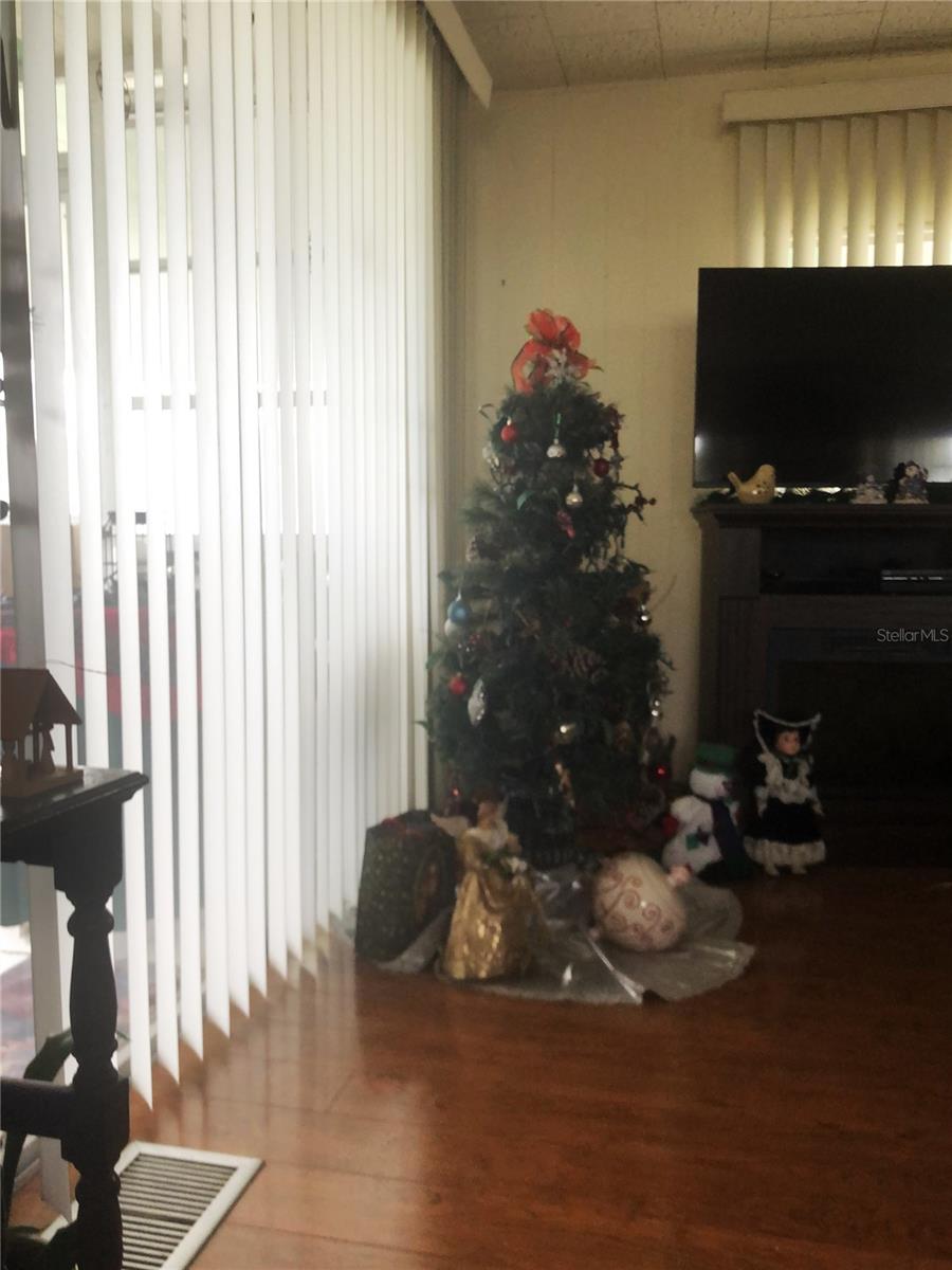 LAKE TARPON MOBILE HOME VILLAGE - Residential Lease