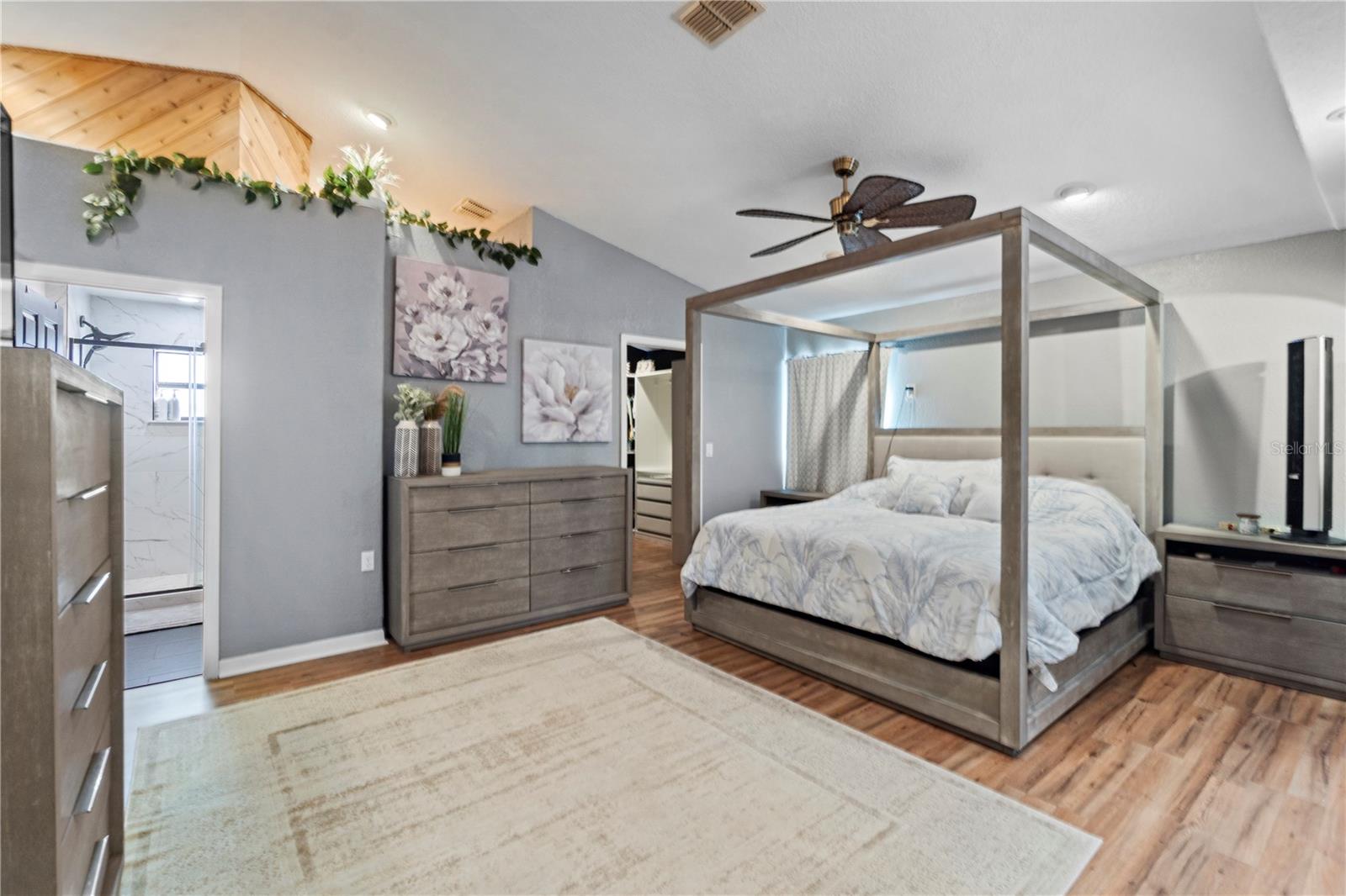 SORRENTO SHORES - Residential