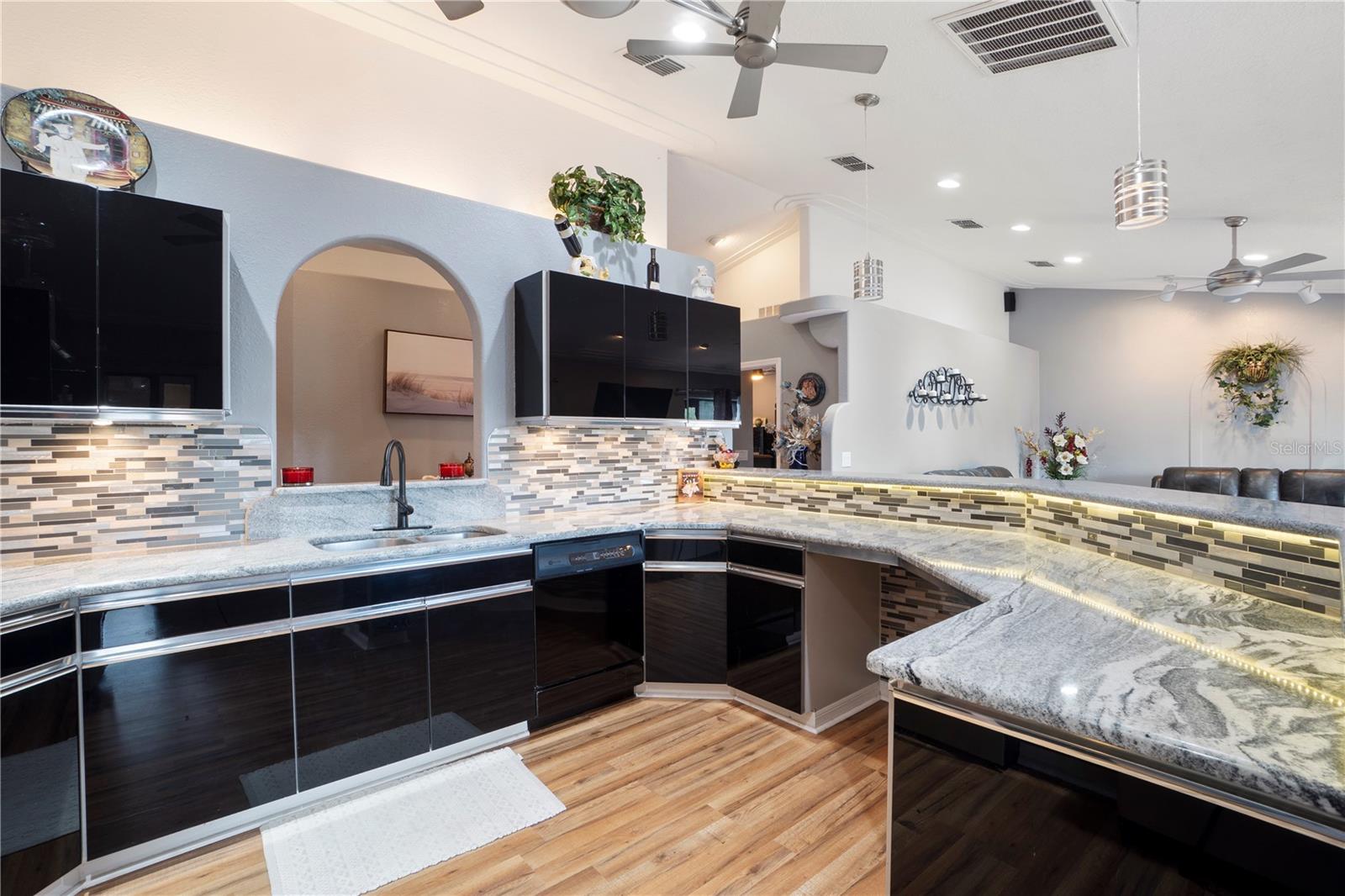 SORRENTO SHORES - Residential