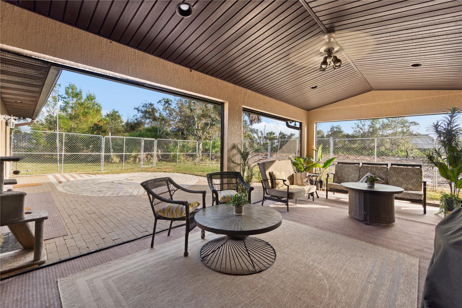 SORRENTO SHORES - Residential