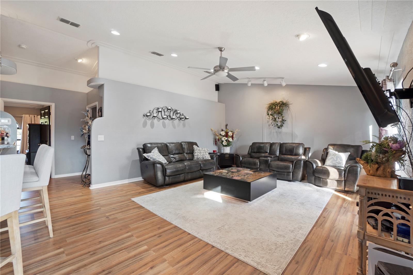 SORRENTO SHORES - Residential