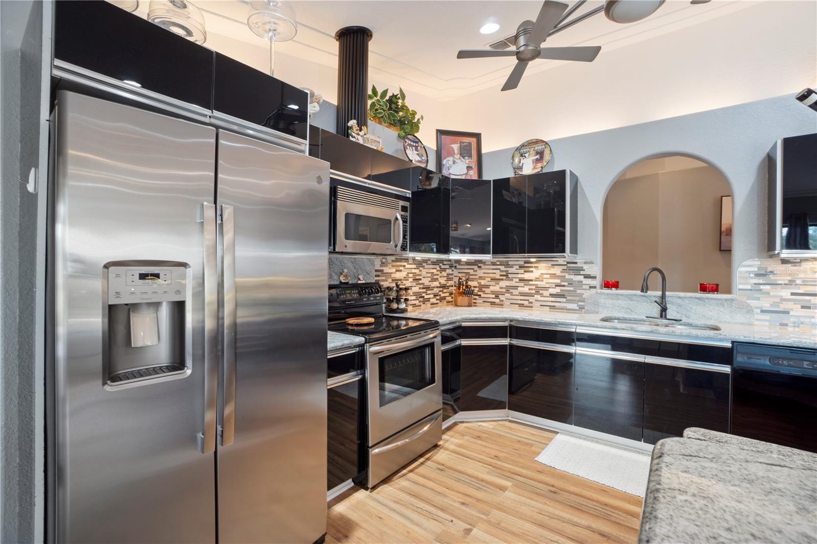 SORRENTO SHORES - Residential