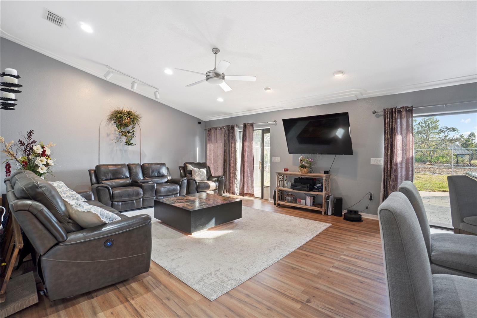 SORRENTO SHORES - Residential