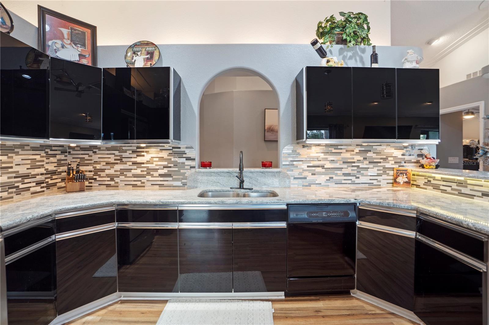 SORRENTO SHORES - Residential