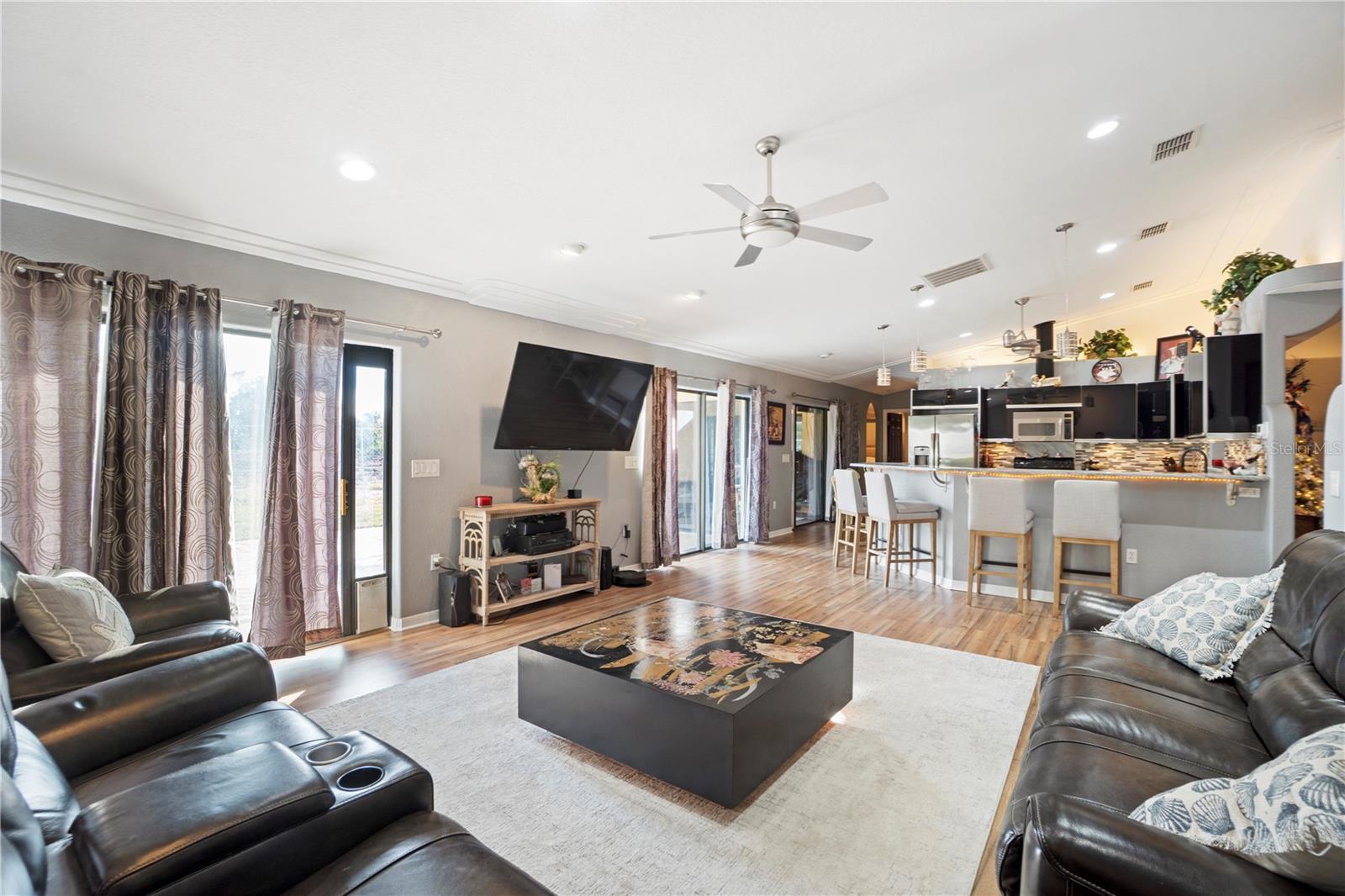 SORRENTO SHORES - Residential