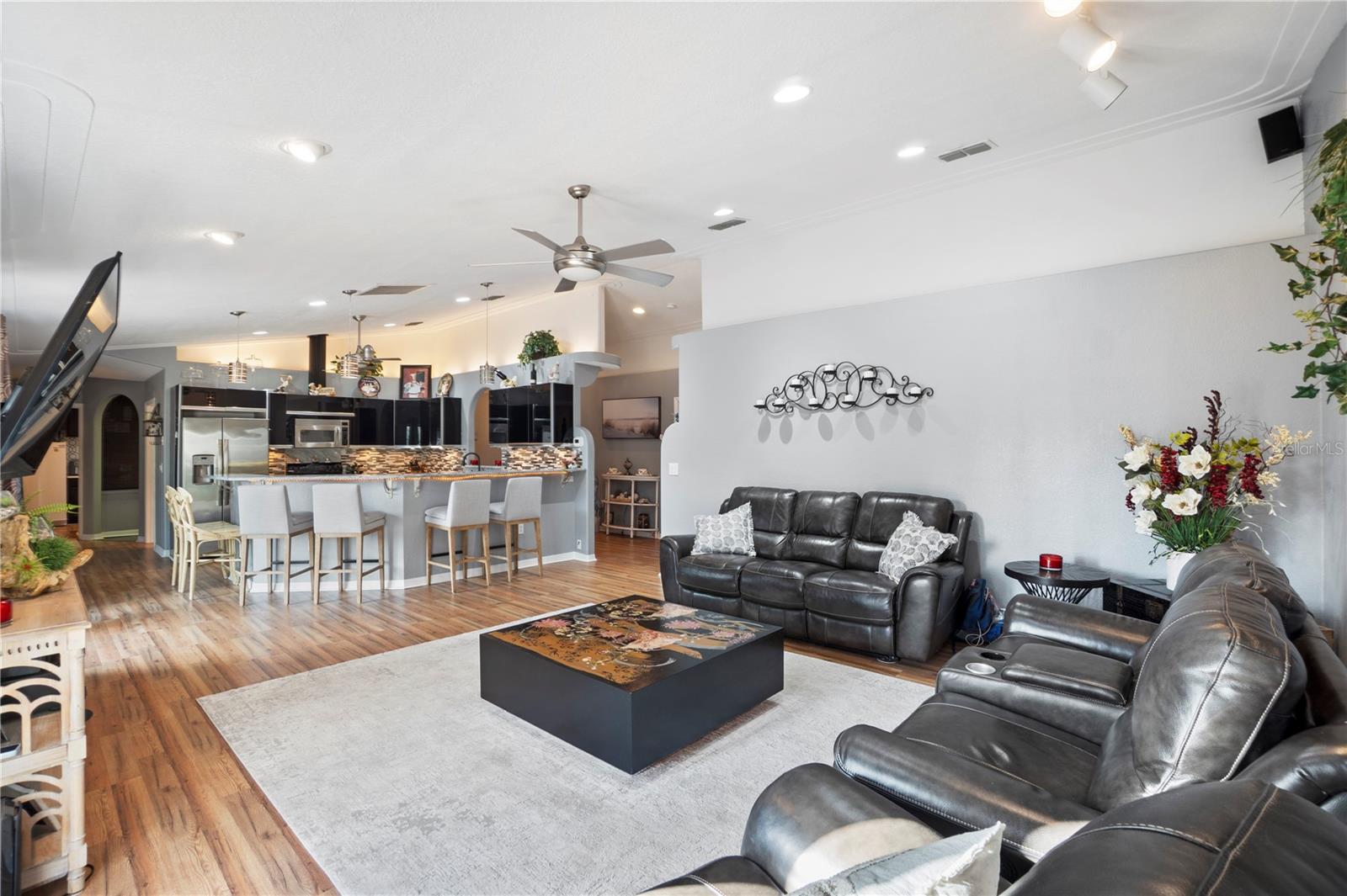 SORRENTO SHORES - Residential