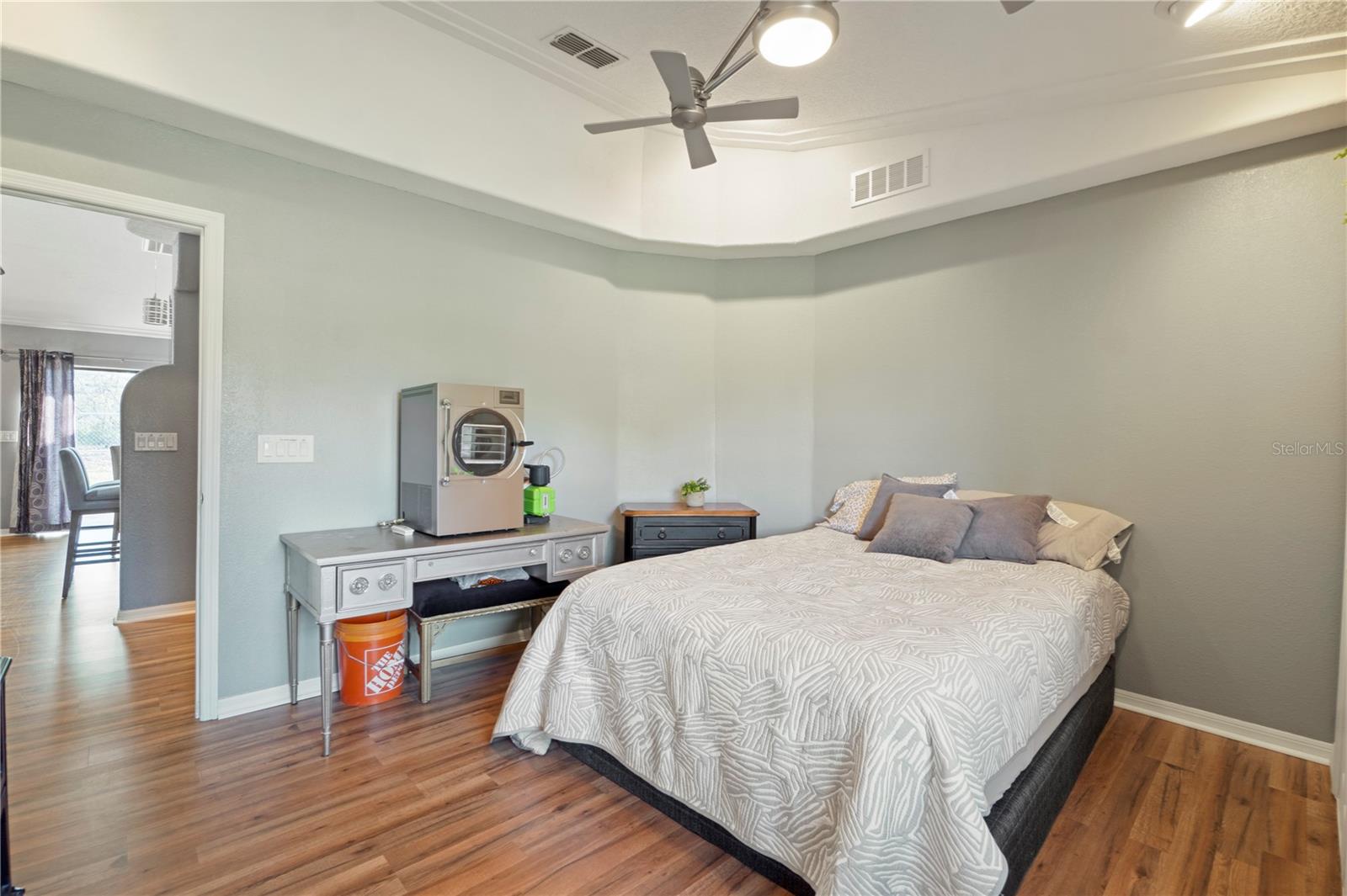 SORRENTO SHORES - Residential