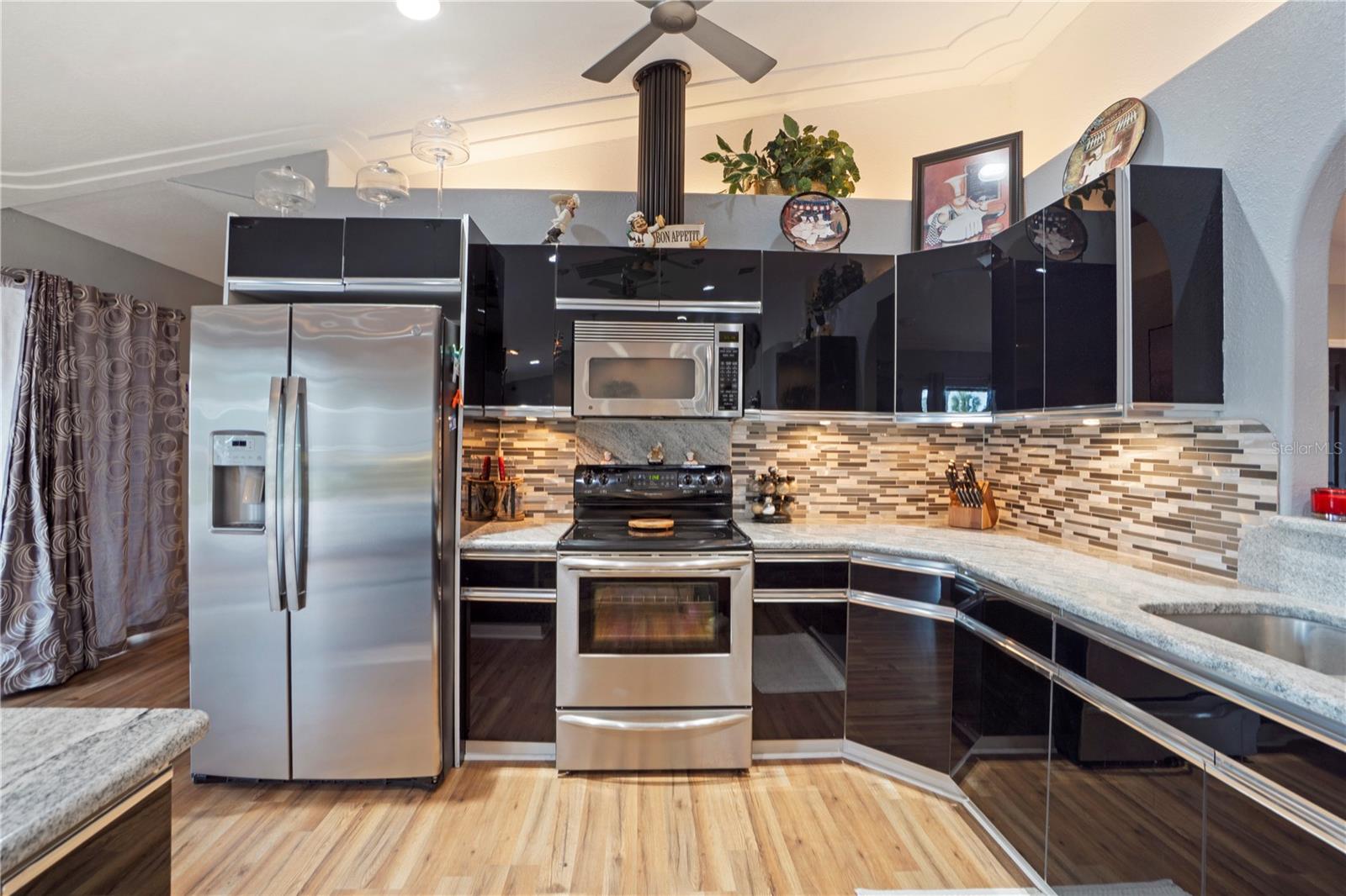 SORRENTO SHORES - Residential