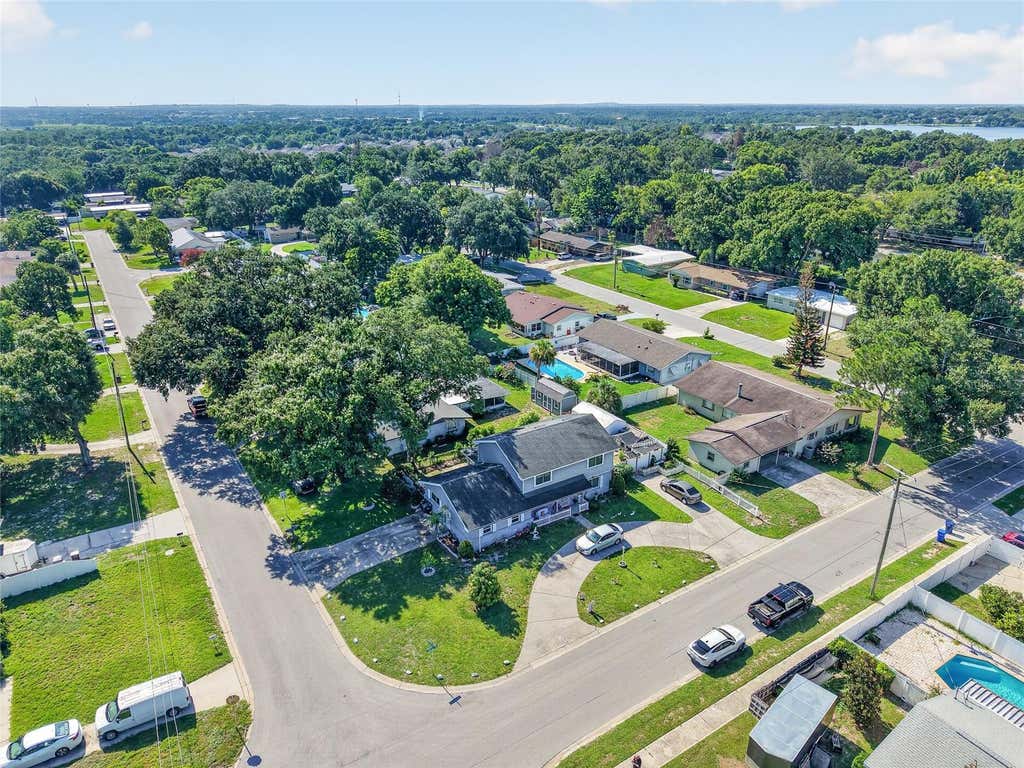 Photo of 1500 Avenue G NE, Winter Haven, FL 33881 (MLS # L4963311)