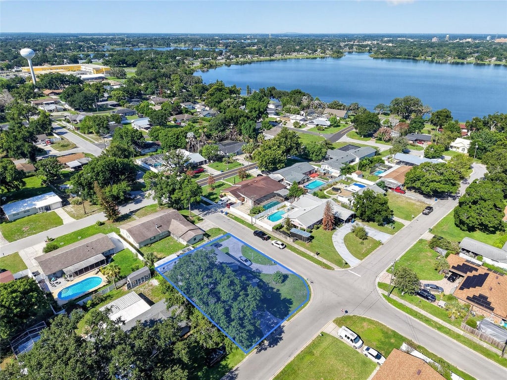 Photo of 1500 Avenue G NE, Winter Haven, FL 33881 (MLS # L4963311)