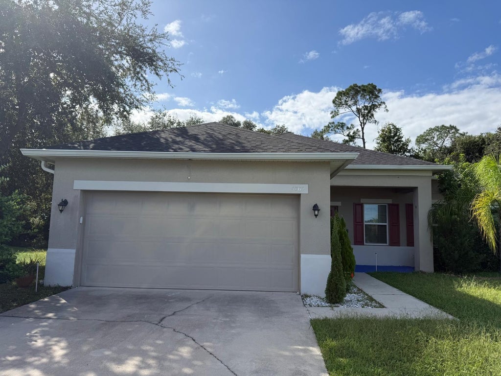 Photo of 4762 Ashurst Street, Kissimmee, FL 34758 (MLS # S5160230)