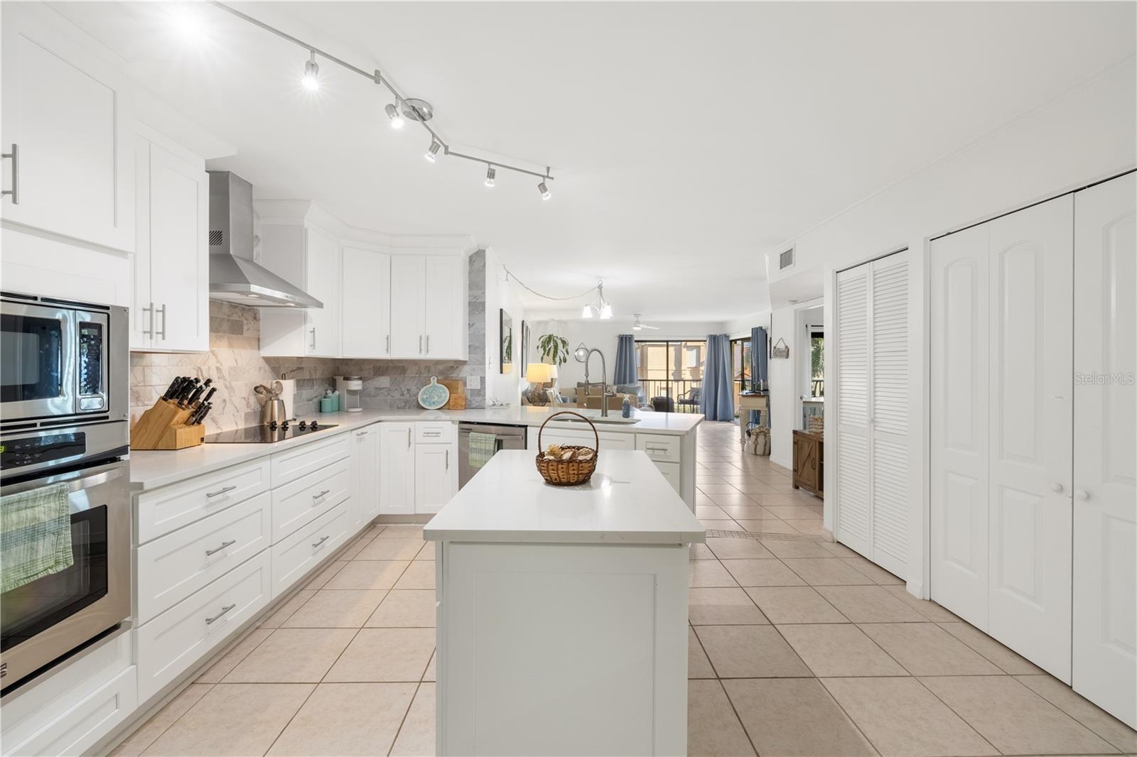 OCEAN GALLERY VISTAS PACIFICA - Residential