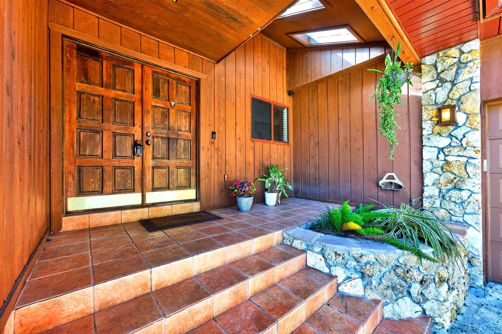 1110 PINE OAKS COURT