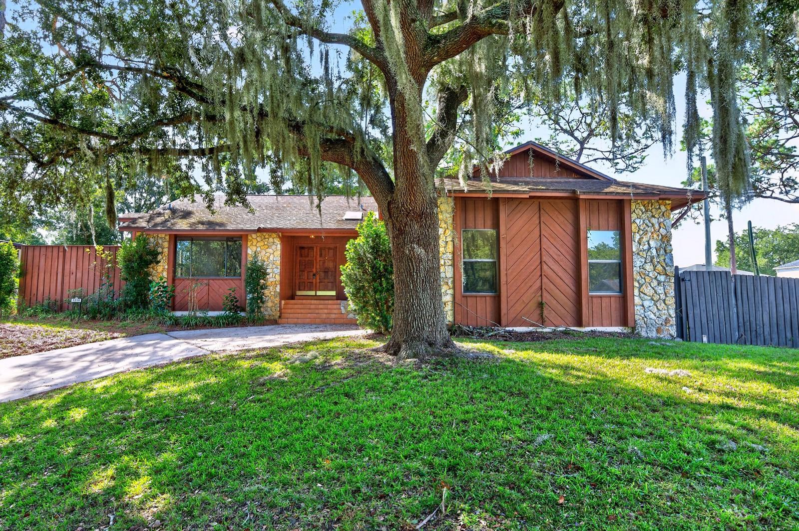 1110 PINE OAKS COURT